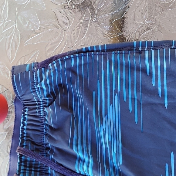 Speedo shots Size S - Picture 2 of 14